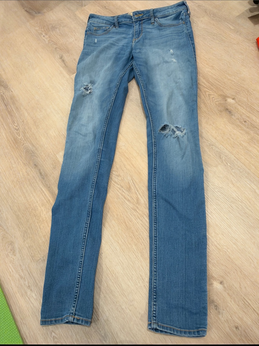Hollister super Skinny Jeans 5L long light Blue Distressed Denim Low Rise rip